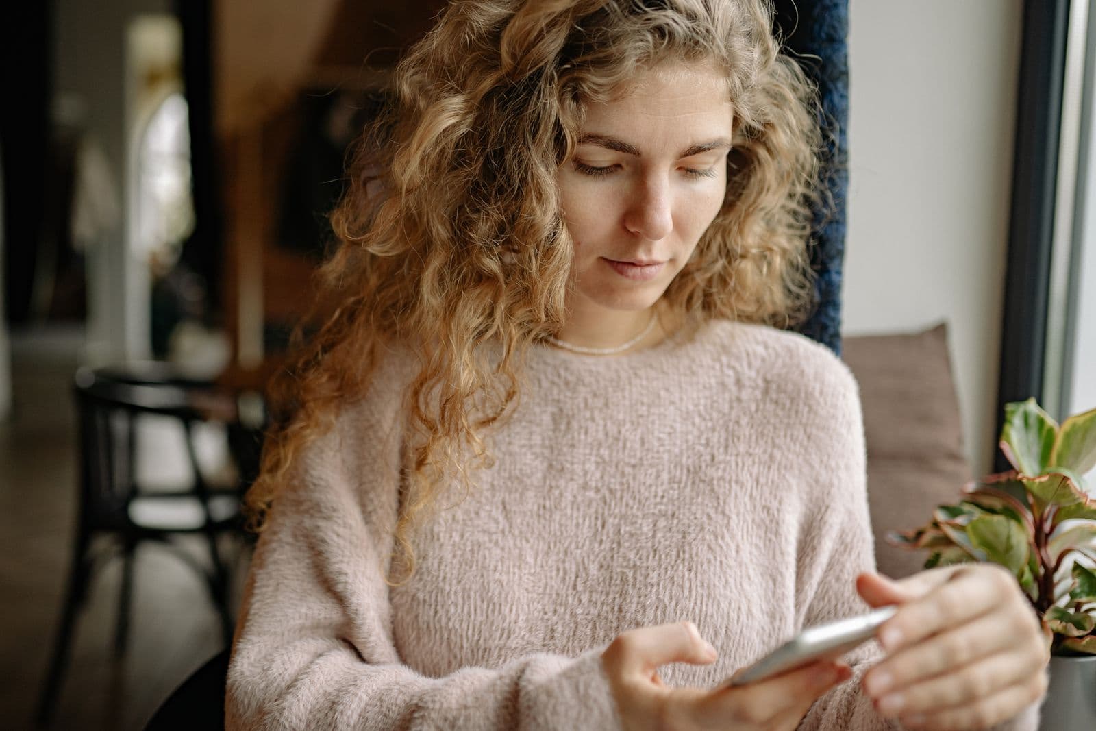 Cliente gestionando su préstamo desde la app de ArchStone