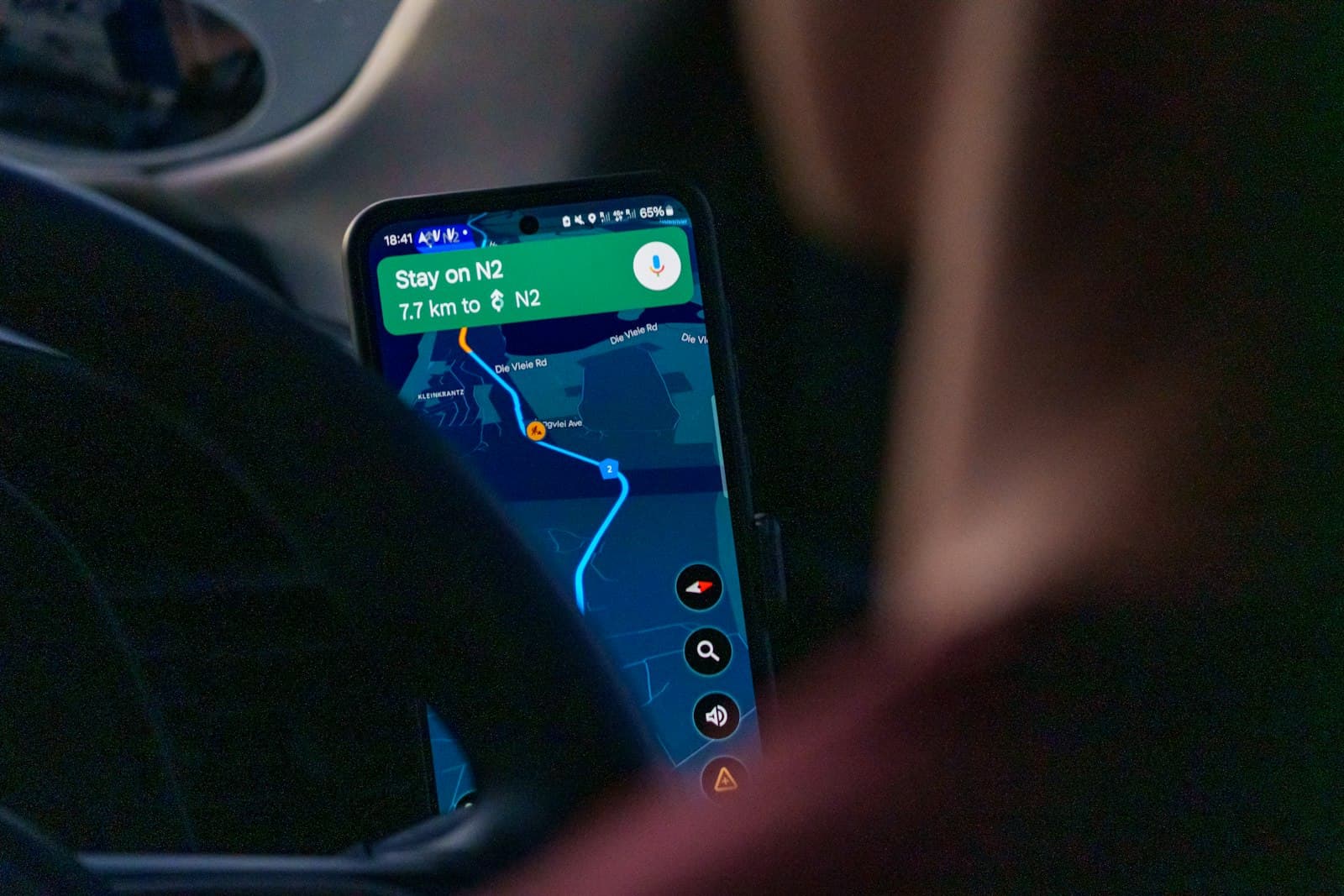 App de ArchStone con rastreo del vehículo en tiempo real desde el teléfono